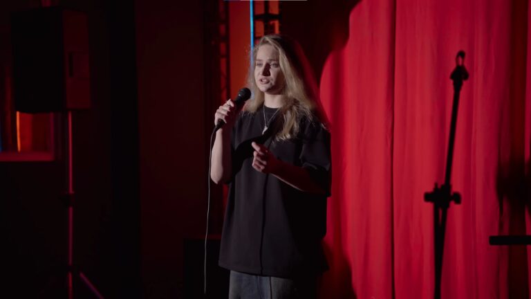 Эвелина Коробова / девушка с ядрами